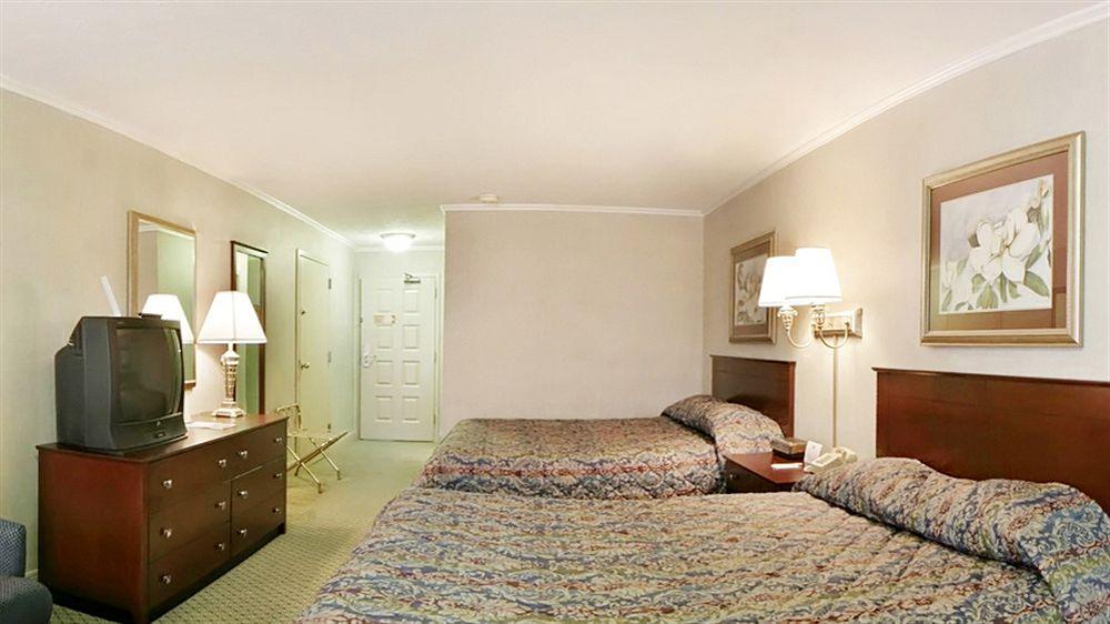 Red Roof Inn & Suites Lexington - Hamburg מראה חיצוני תמונה