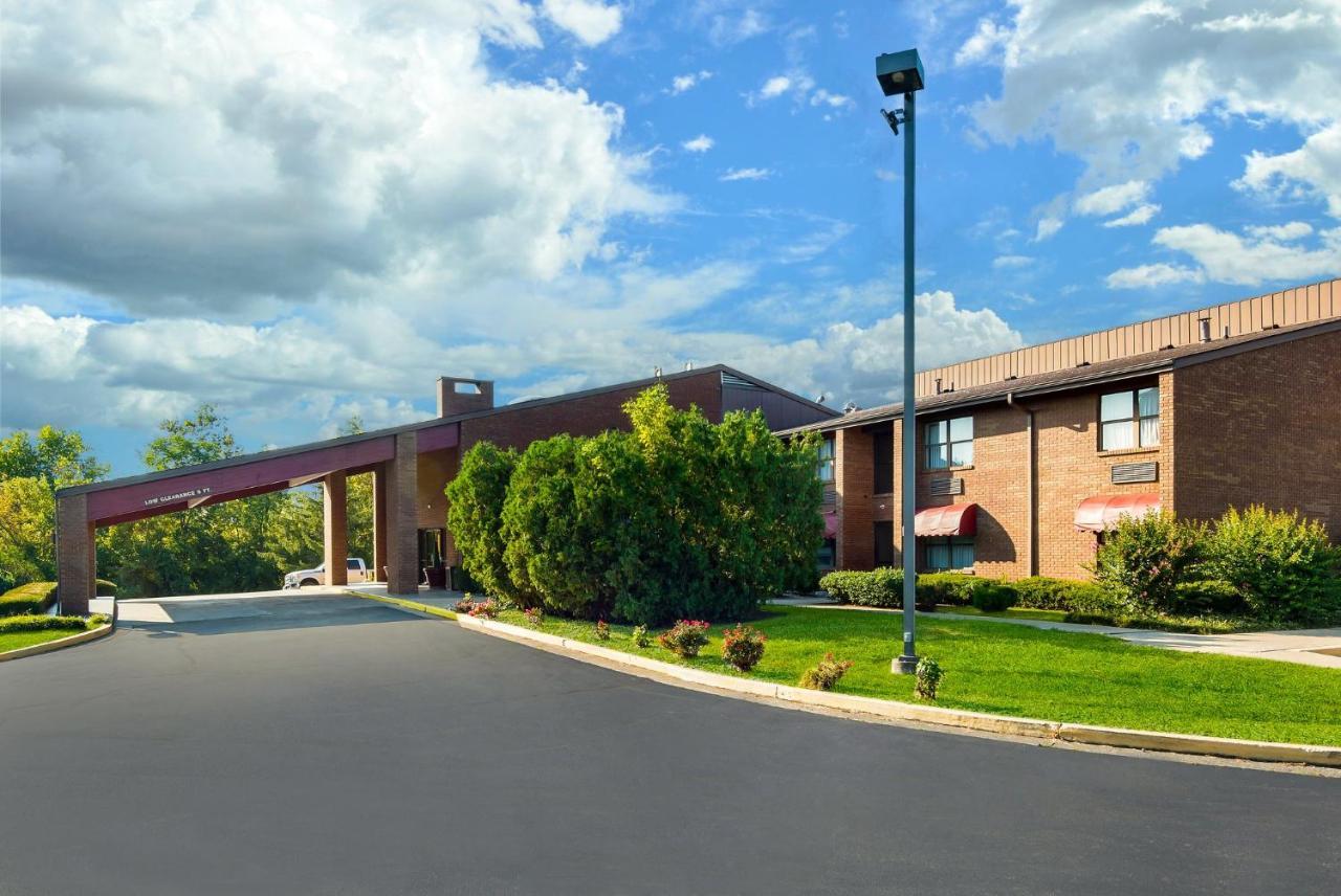 Red Roof Inn & Suites Lexington - Hamburg מראה חיצוני תמונה