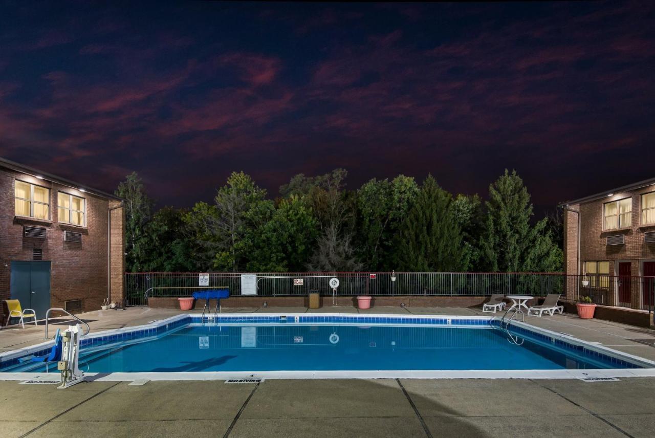 Red Roof Inn & Suites Lexington - Hamburg מראה חיצוני תמונה
