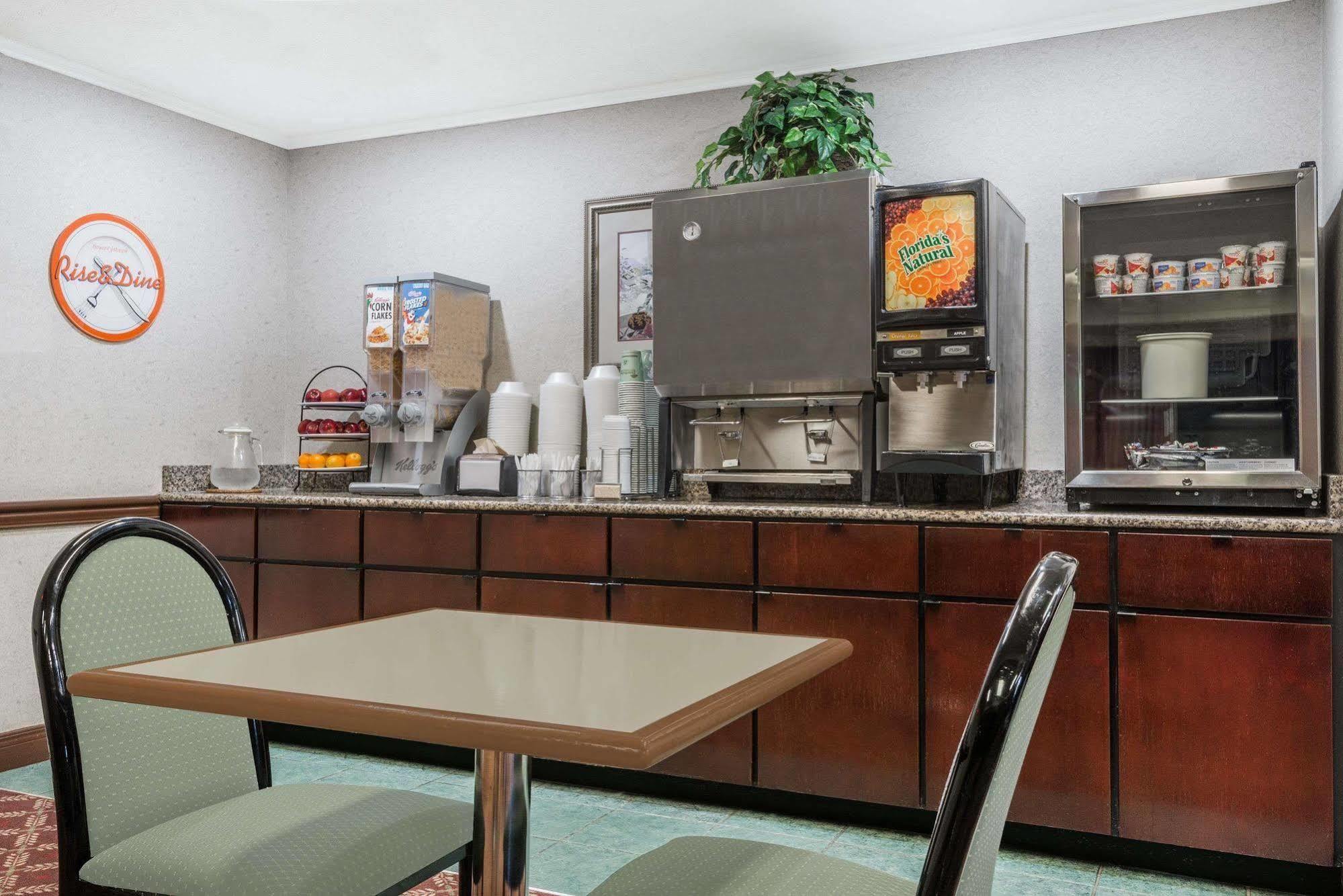 Red Roof Inn & Suites Lexington - Hamburg מראה חיצוני תמונה